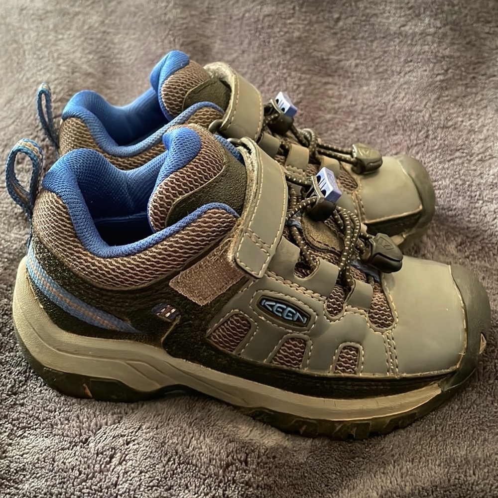 KEEN kids Targhee hiking shoes, size 9. Grey and blue.